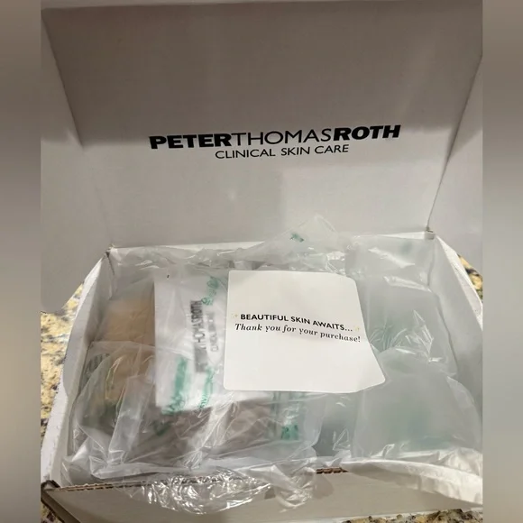 Peter Thomas brand NEW 24k gold mask.